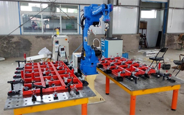 建筑铝模板机器人双工位柔性焊接工作站应用