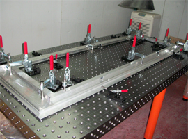 铝合金门框柔性焊接工装解决方案